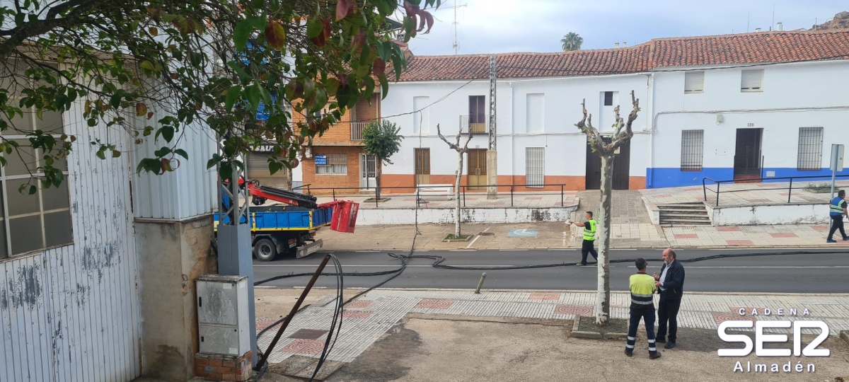 Cortada momentáneamente la N-502 en la Avenida Ramón y Cajal de Almadén